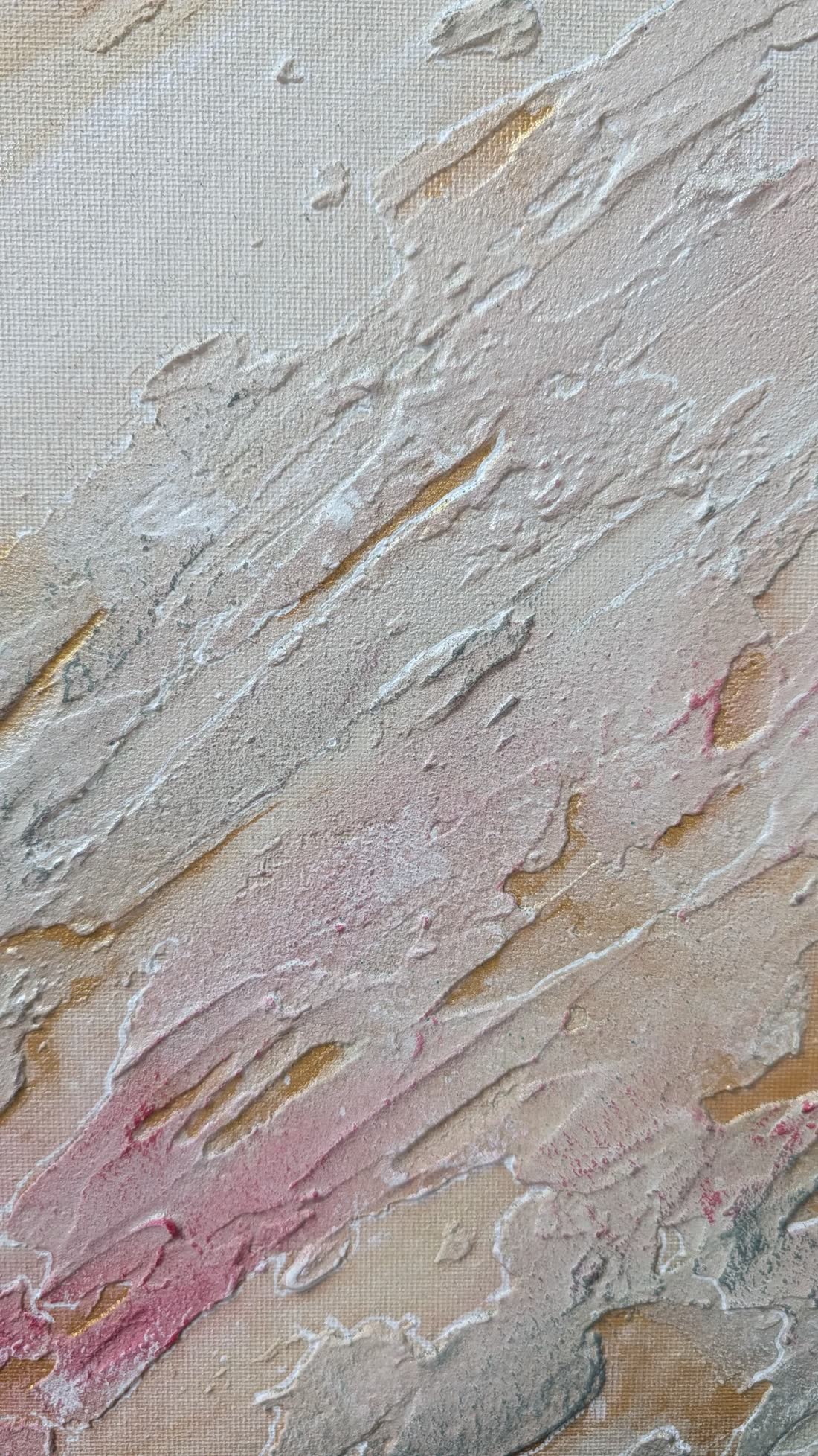 Detail: silver and sand-coloured relief.